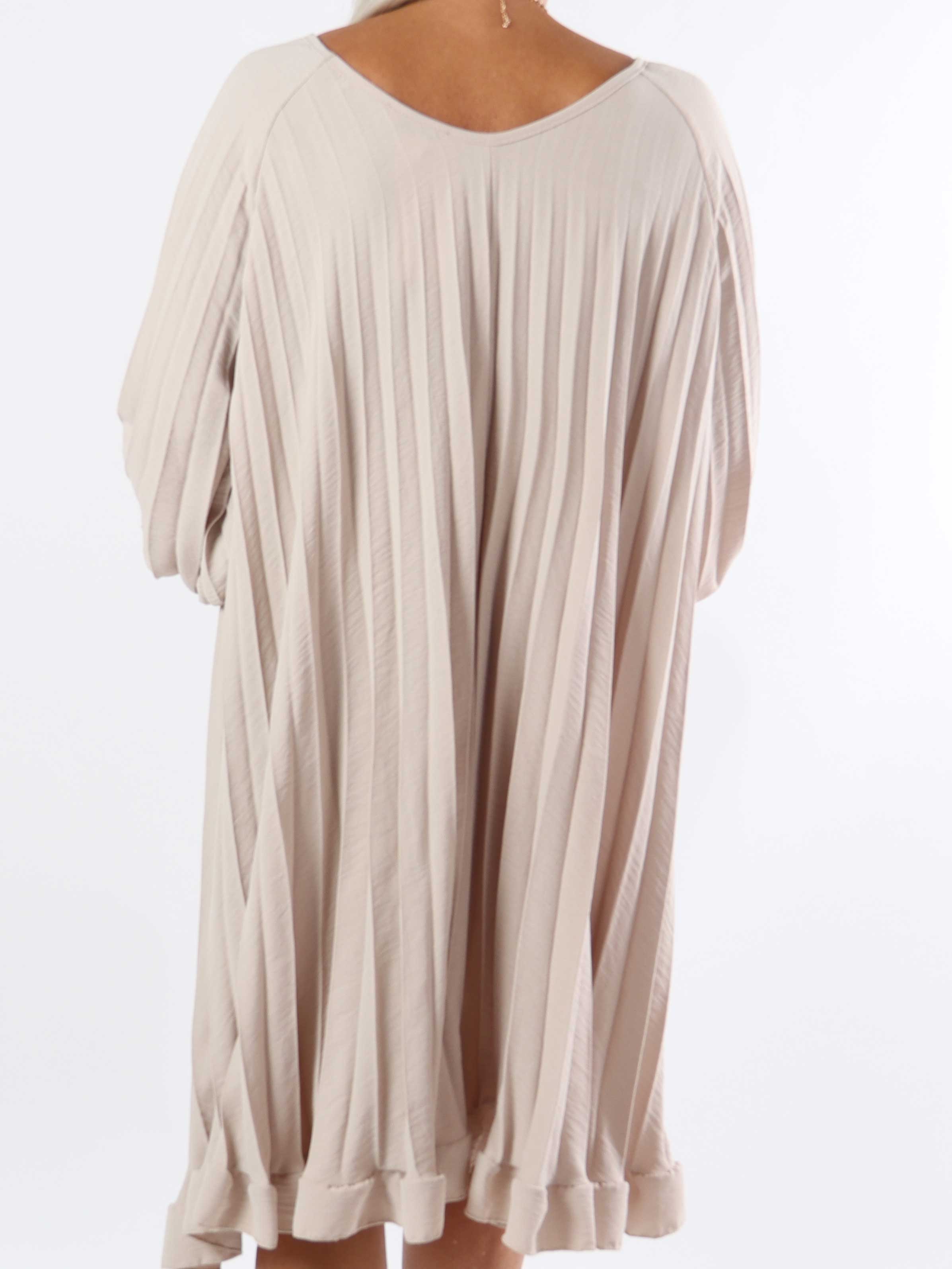 Santorini Dress - Söt klänning i plusstorlek med veck